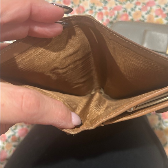 Four wallets authentic. - Picture 5 of 13